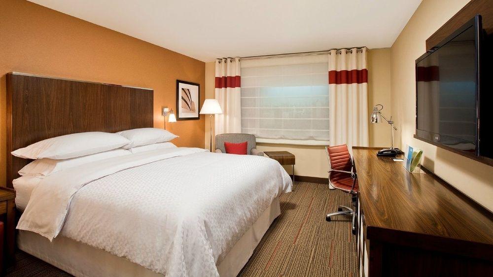 Four Points By Sheraton Detroit Novi Exterior photo