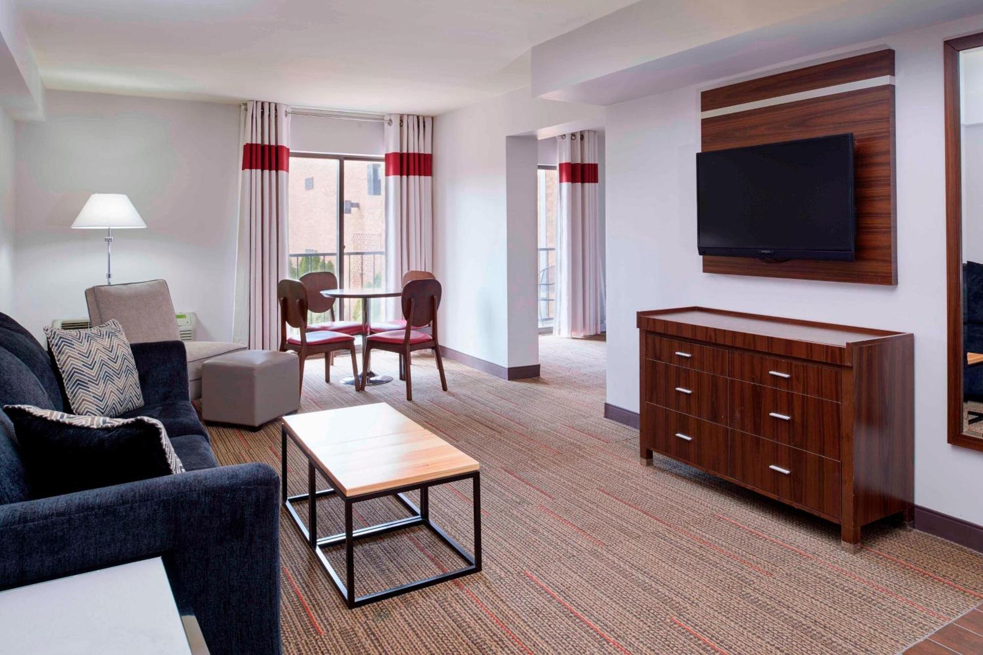 Four Points By Sheraton Detroit Novi Exterior photo