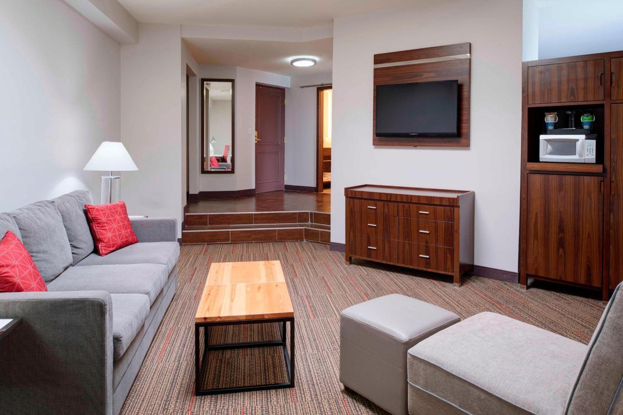 Four Points By Sheraton Detroit Novi Exterior photo