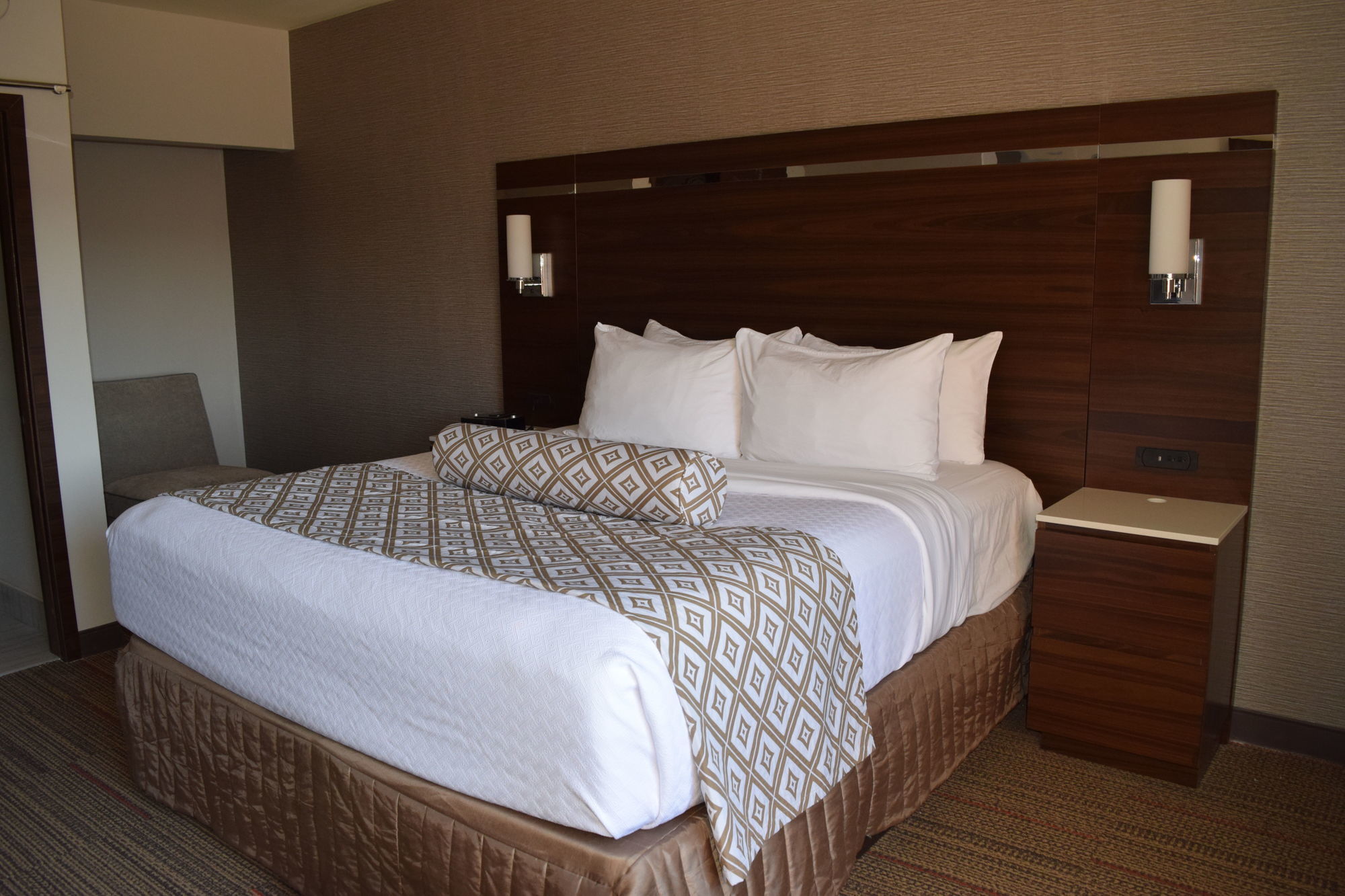 Four Points By Sheraton Detroit Novi Room photo