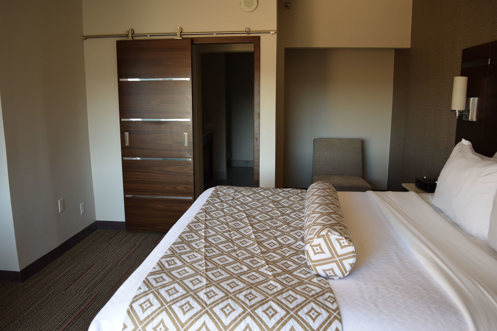Four Points By Sheraton Detroit Novi Room photo