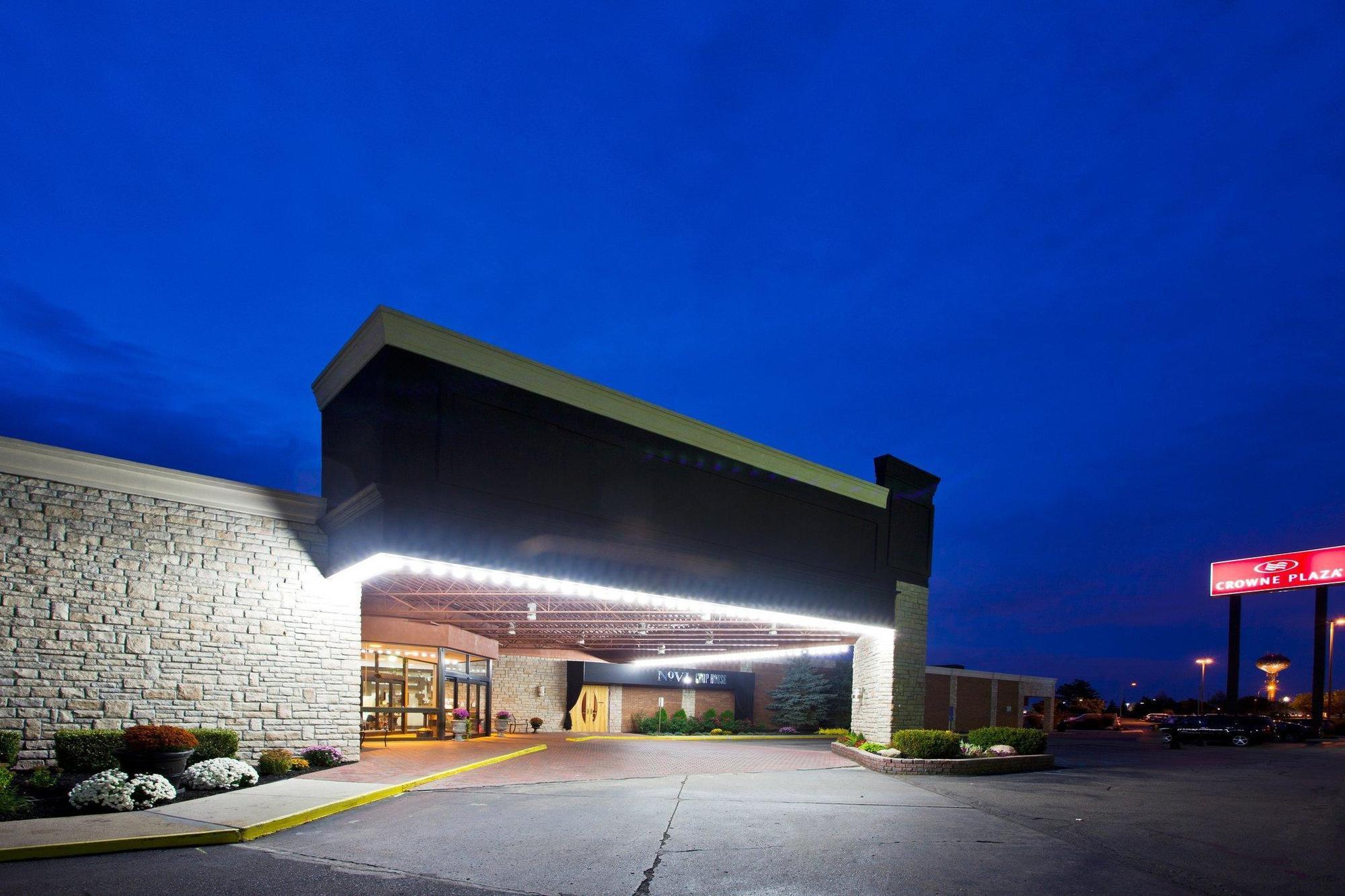 Four Points By Sheraton Detroit Novi Exterior photo