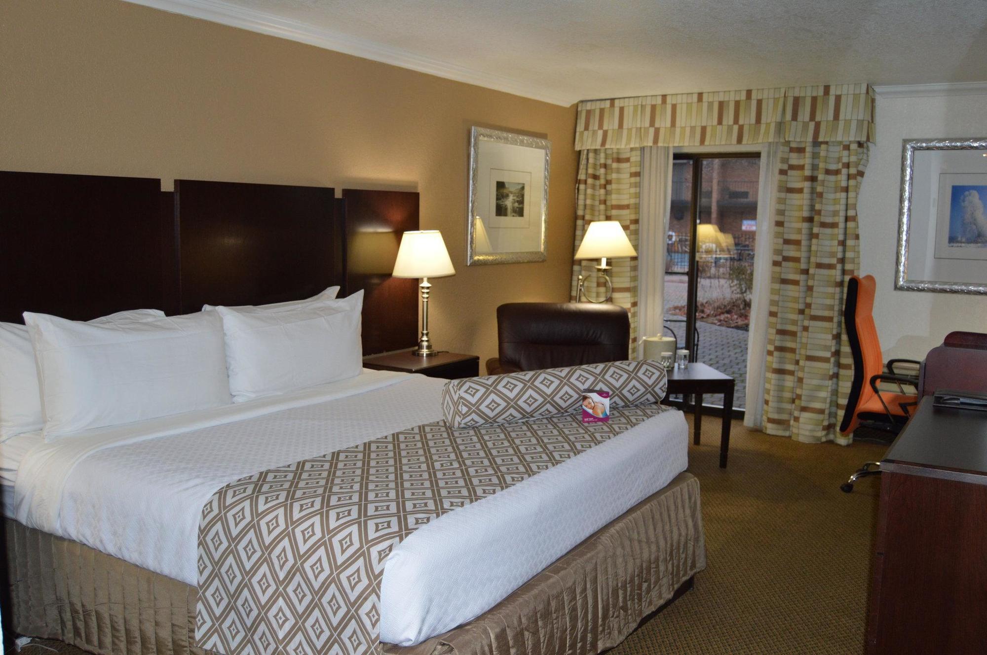 Four Points By Sheraton Detroit Novi Room photo