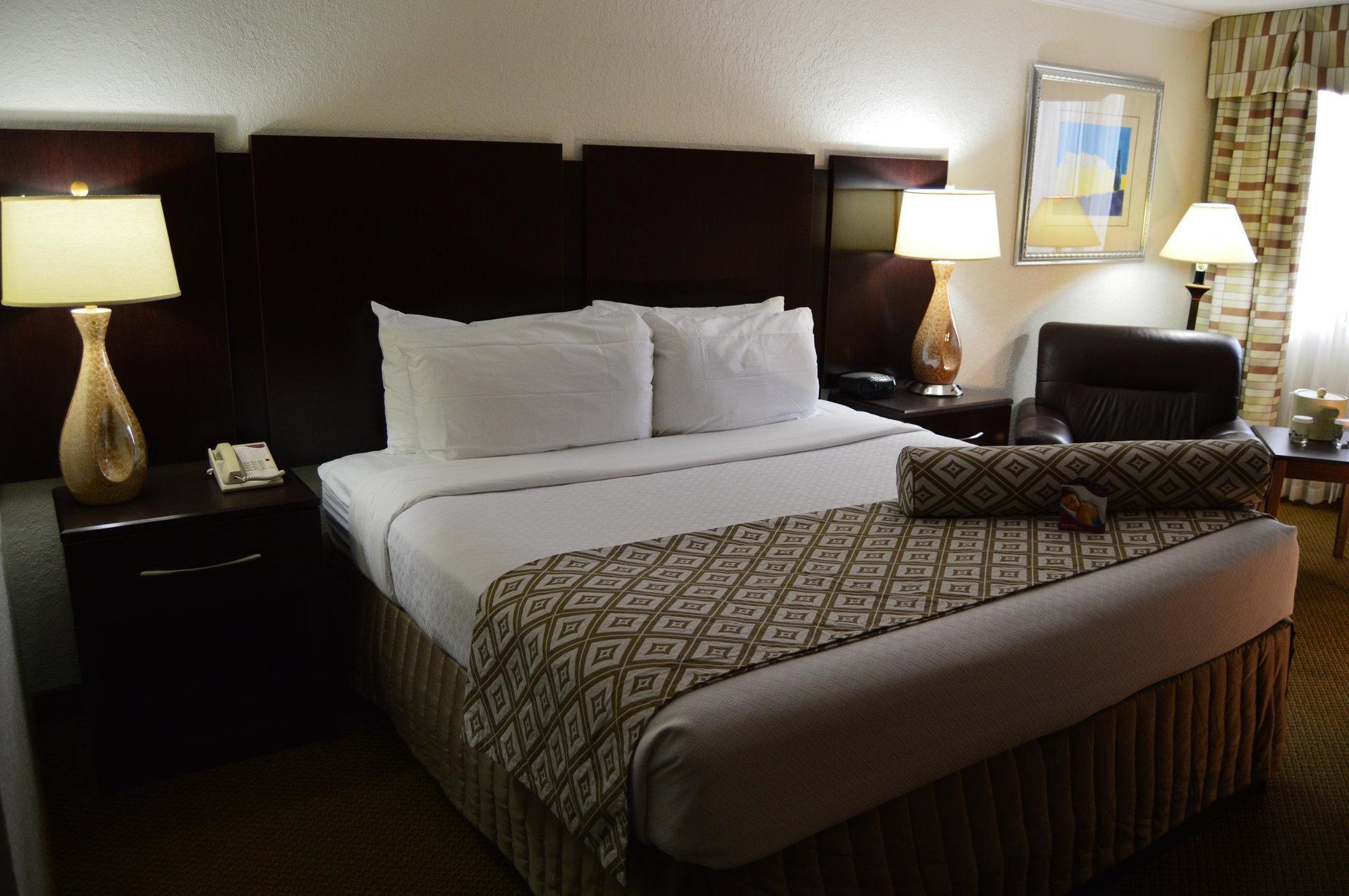 Four Points By Sheraton Detroit Novi Exterior photo